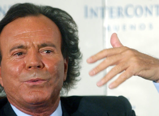 Denuncian a Julio Iglesias por abuso sexual: esto es lo que se sabe