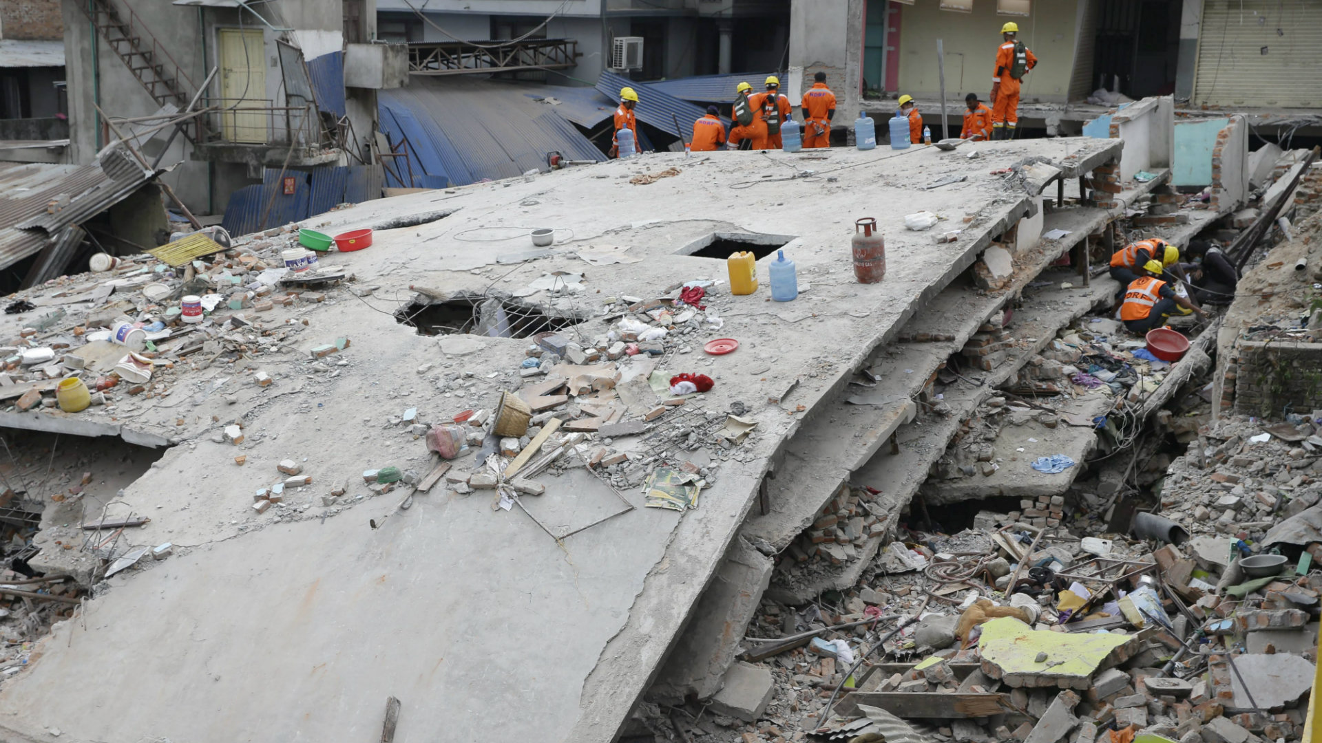 Cifra de muertos en el terremoto de Nepal supera los 2.500 | El Estímulo