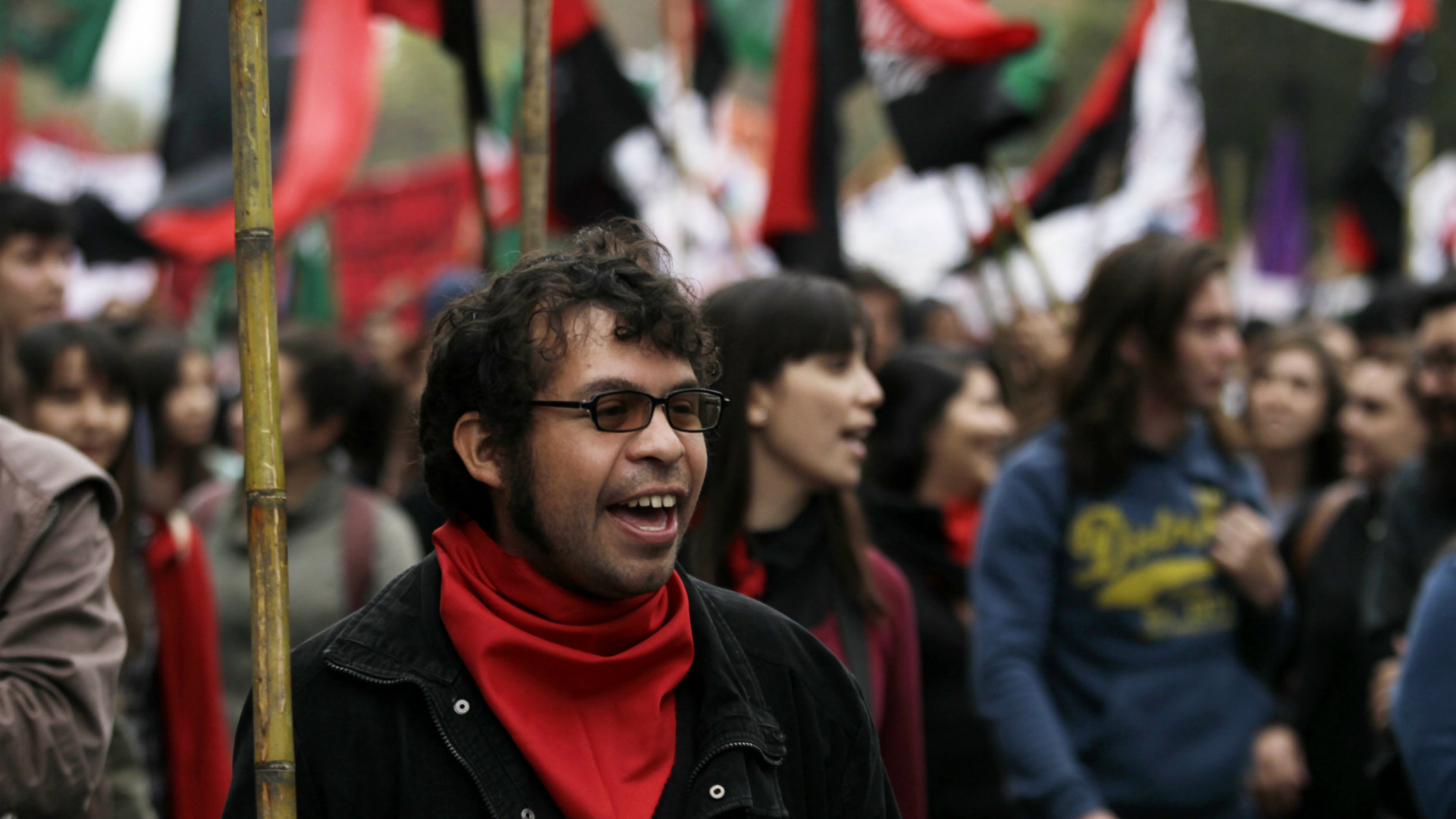 12.000 trabajadores de salud marchan por falta de equipos en Chile | El ...