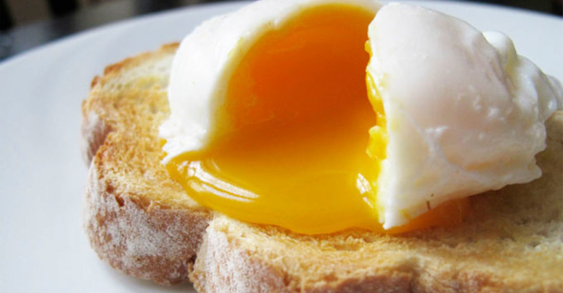 huevos pochados, huevos escalfados, cocina
