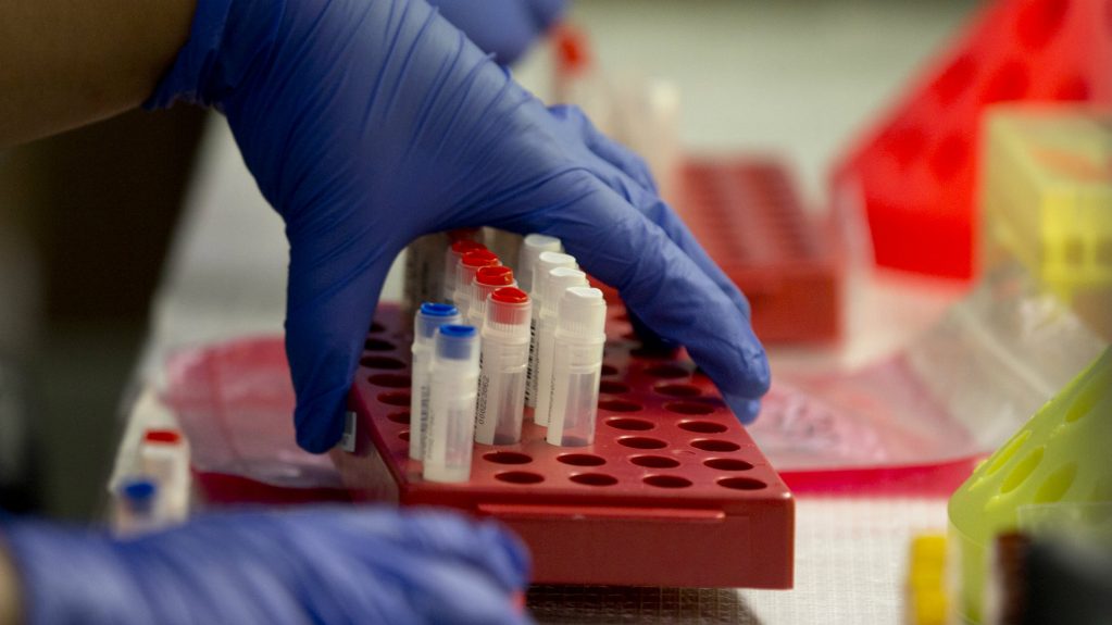 un nuevo fármaco resulta exitoso contra covid laboratorio
