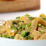 macarrones, queso, brócoli