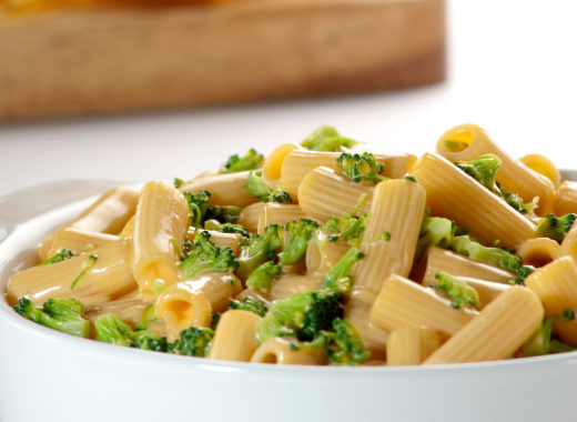 macarrones, queso, brócoli