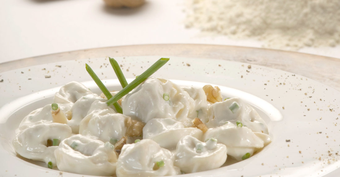tortellini, queso de cabra, nueces