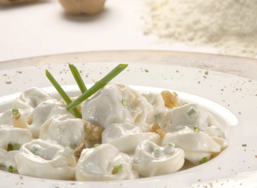 tortellini, queso de cabra, nueces