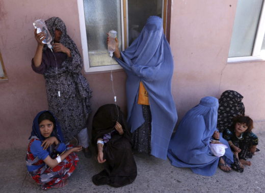 Facebook prohíbe apoyos a Talibanes en sus redes