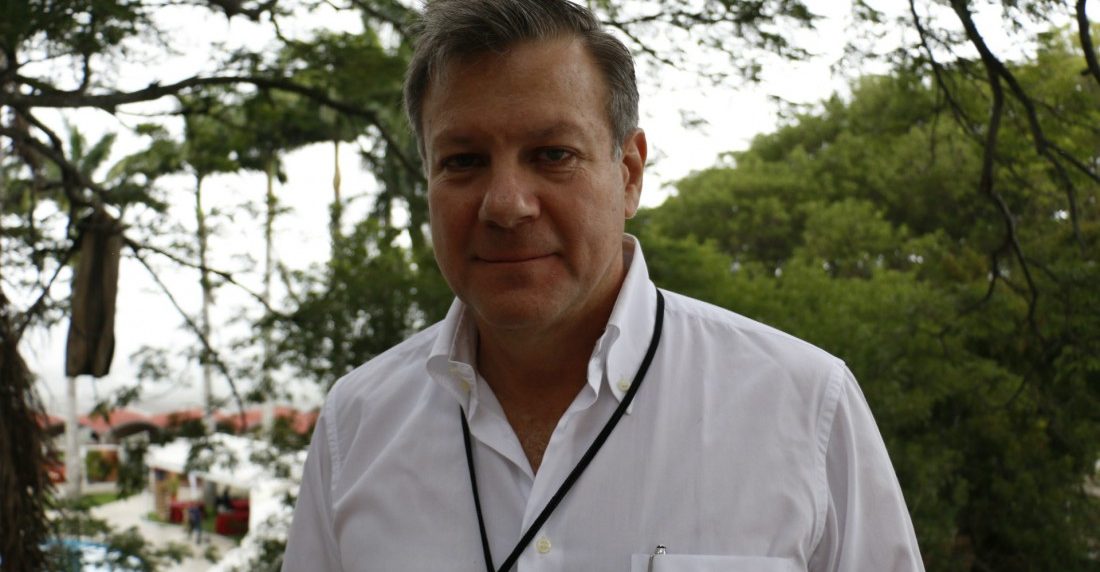 Empresarios deben hablar con el gobierno de facto, dice Olalquiaga