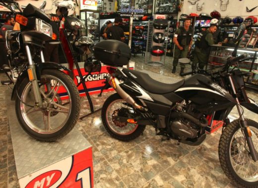 Motos