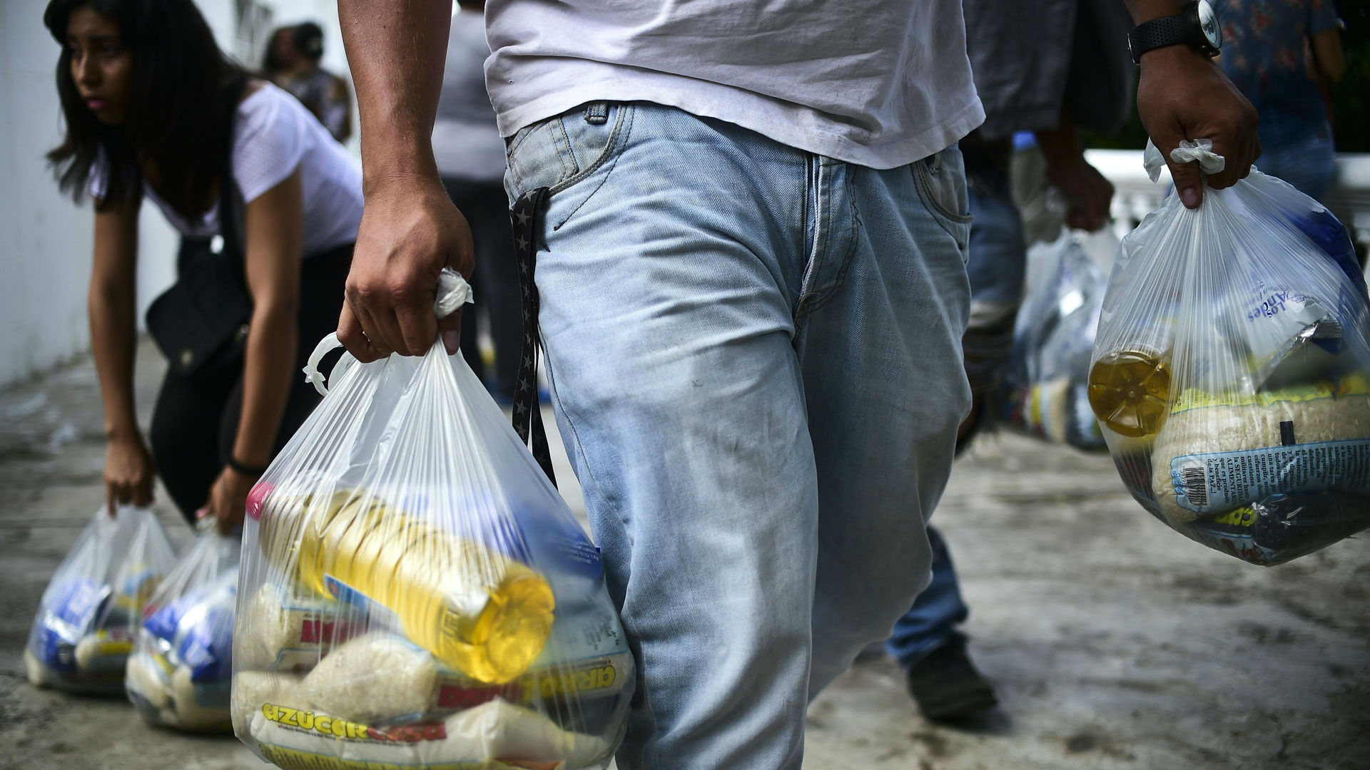 A un año de los CLAP se entregan bolsas incompletas y con menos kilos ...
