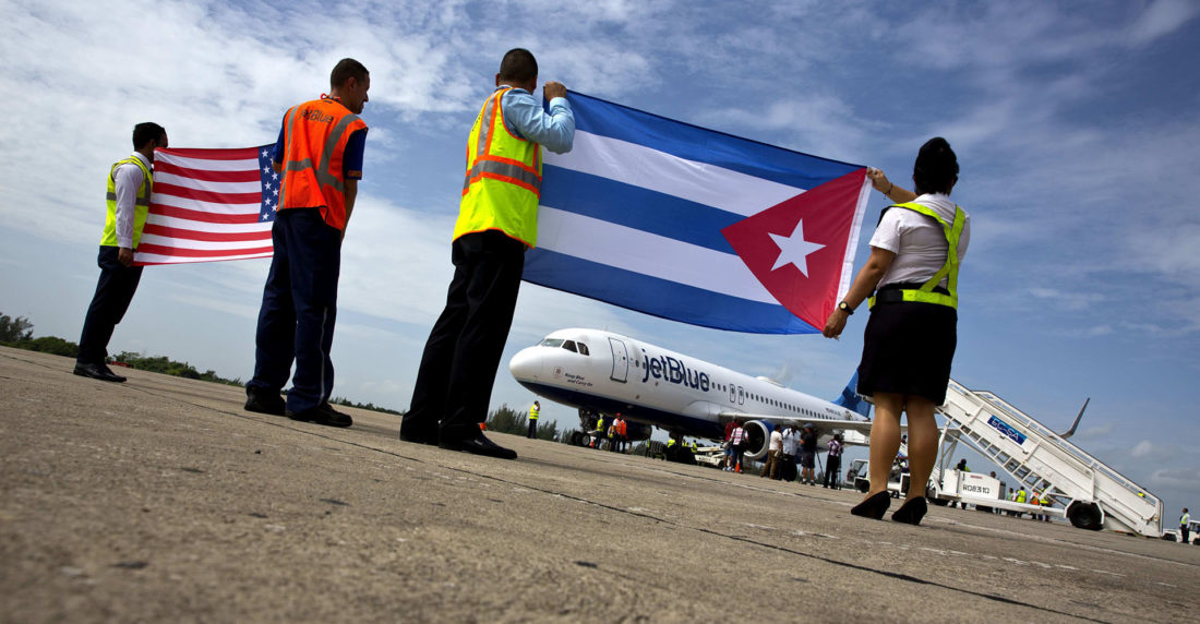 Primer vuelo comercial en 55 años desde Estados Unidos llega a Cuba