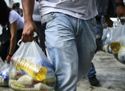 Bolsas-de-comida-Mercal-Escasez--Clap