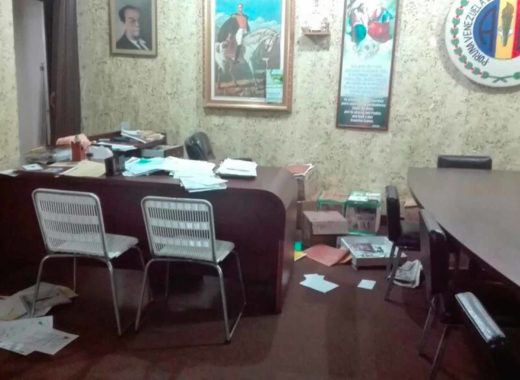 Destrozos en sede de AD