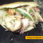 arepa, salpicon de mariscos