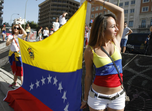 Venezolanos piden revocatorio desde Madrid