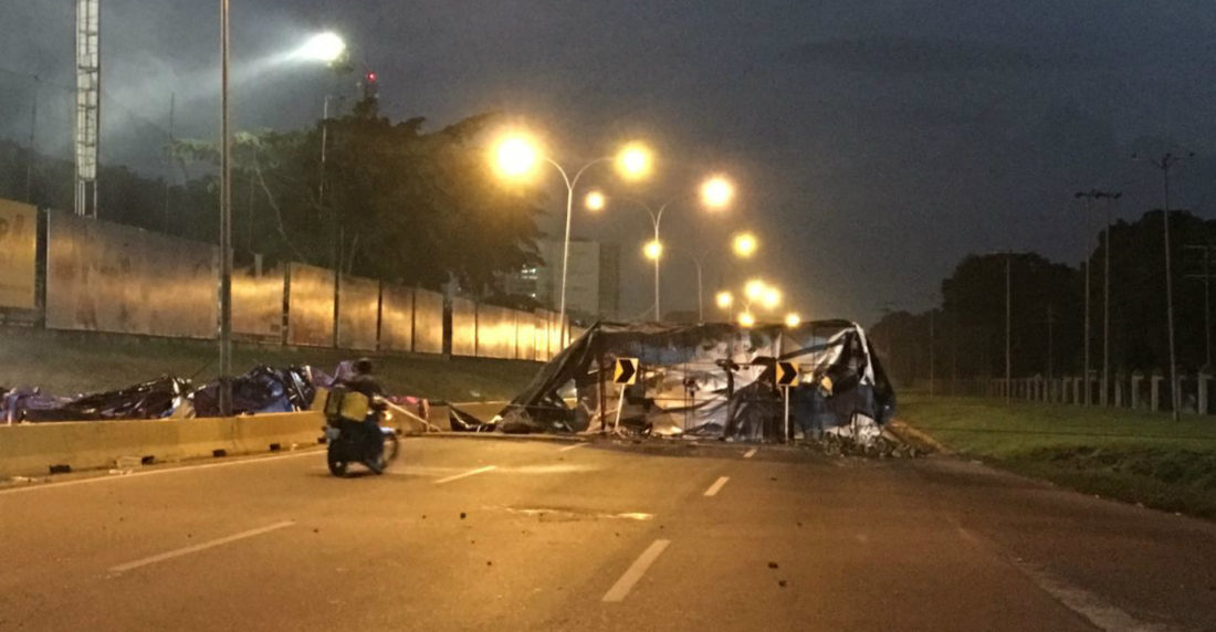 Valencia-valla incendiada