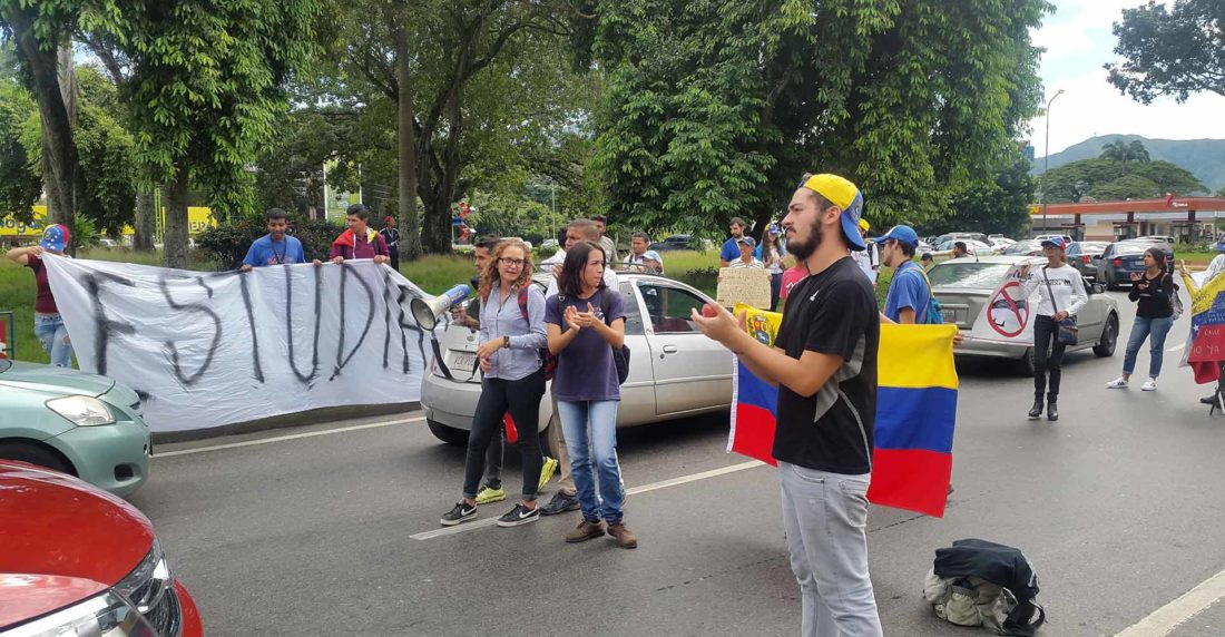 Estudiantes carabobeños exigieron salida de Maduro
