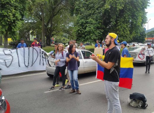 Estudiantes carabobeños exigieron salida de Maduro