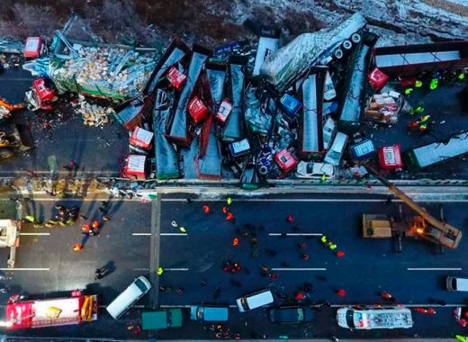 Choque en China deja 17 muertos