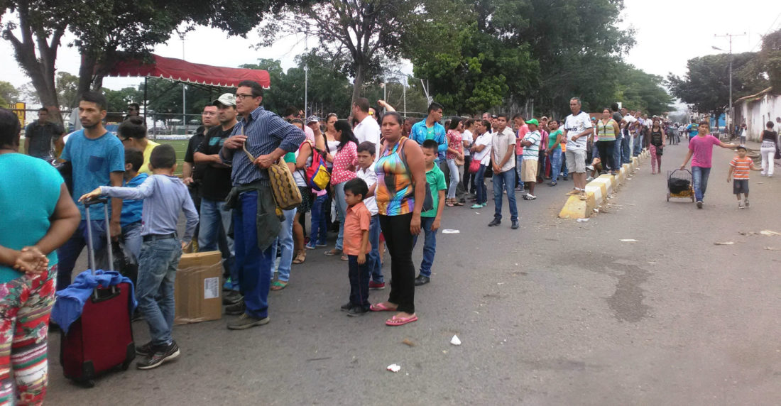 Cola en frontera