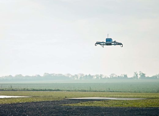 Amazon efectúa su primera entrega con un dron