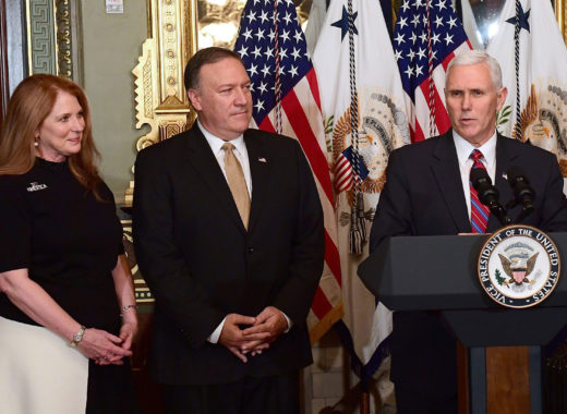 Mike Pence y Mike Pompeo