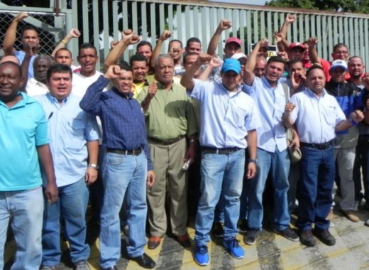 Trabajadores de Chrysler demandan beneficios