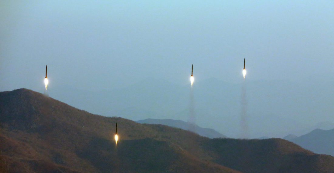Corea del Norte lanzó dos misiles hoy