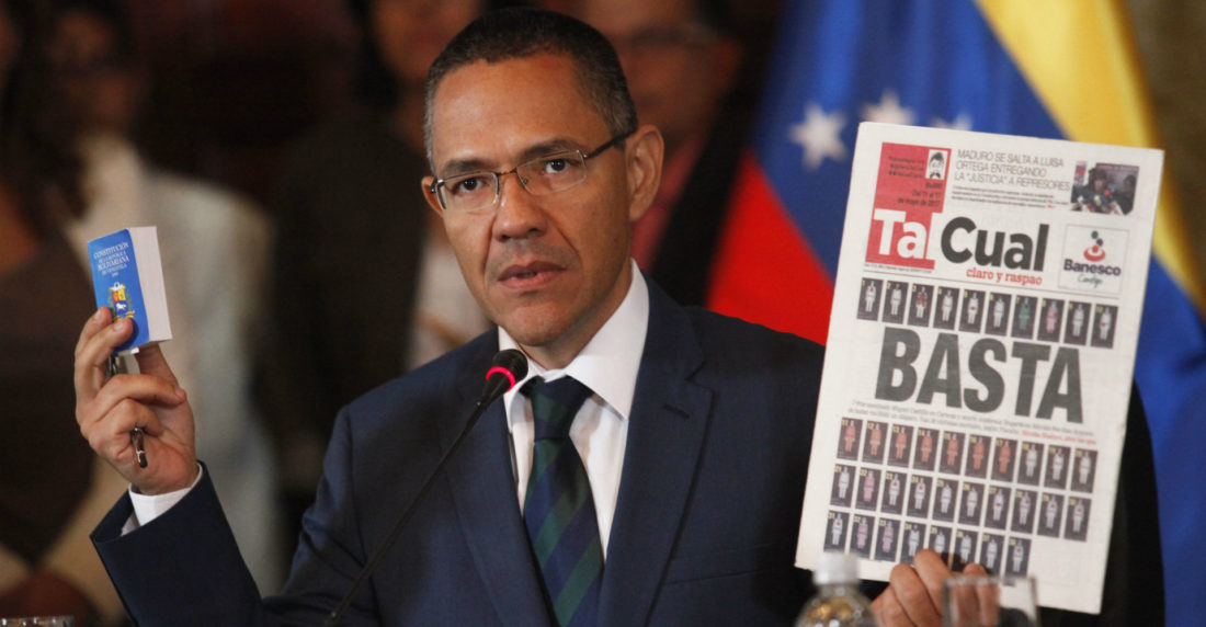 Ernesto Villegas retira su postulación a defensor del pueblo