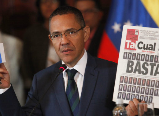 Ernesto Villegas retira su postulación a defensor del pueblo