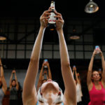 beer yoga foto RUNGROJ YONGRIT