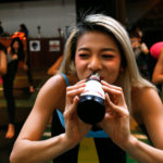 beer yoga foto RUNGROJ YONGRIT