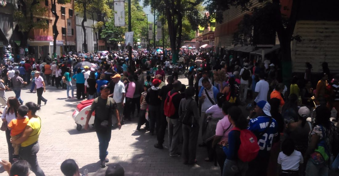Mercado municipal Catia - colas