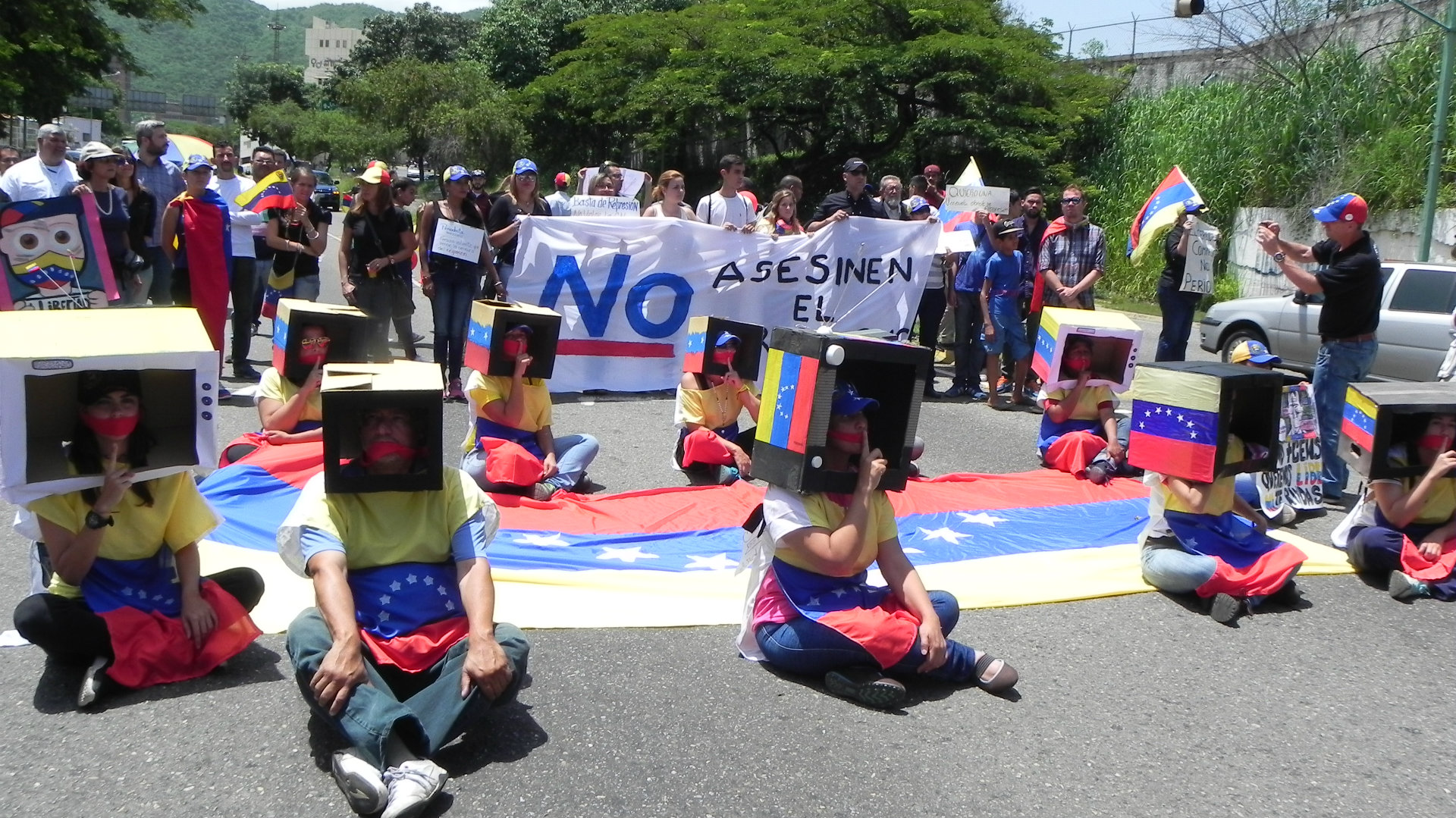 Periodistas en Carabobo hacen "plantón" por la libertad de expresión ...