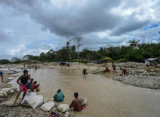 Minería de oro en Venezuela ocasiona daños ambientales y sociales