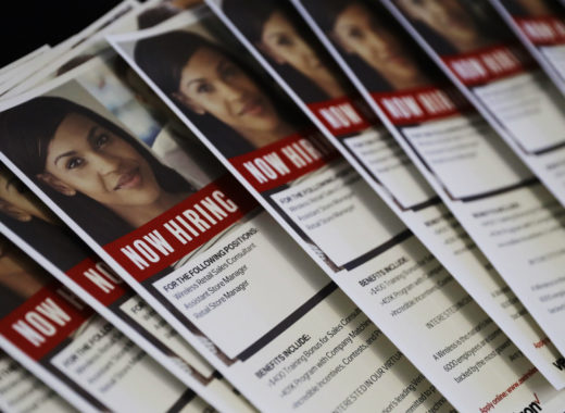 Aumentan en 70.000 las solicitudes de seguro por desempleo en EEUU