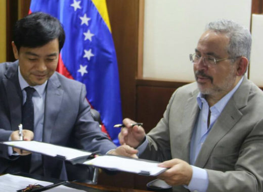 Nelson Martínez y chino