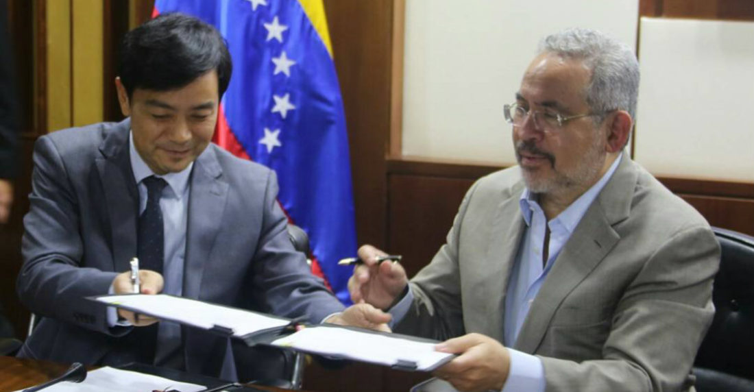 Nelson Martínez y chino