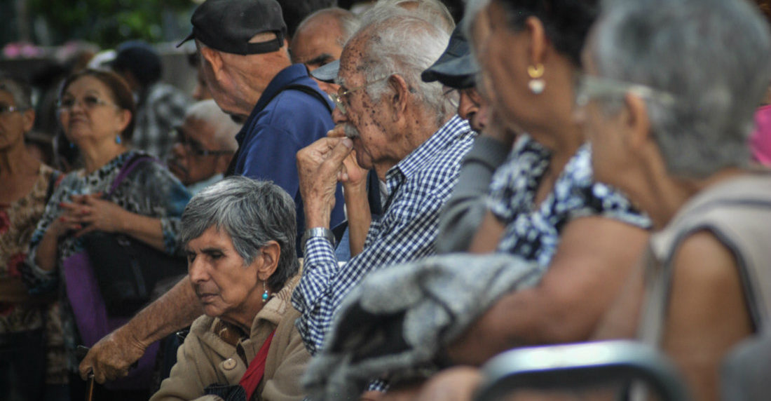 Pensionados en cola
