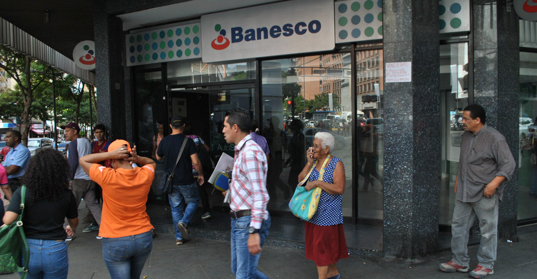 Colas en cajeros