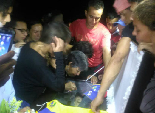 LIsbeth Ramírez en el féretro