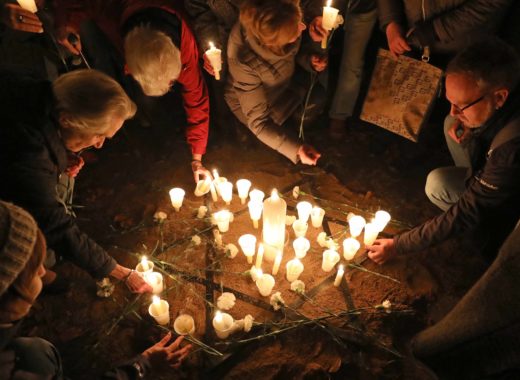 Kristallnacht acto en memoria del primer ataque nazi contra los judíos