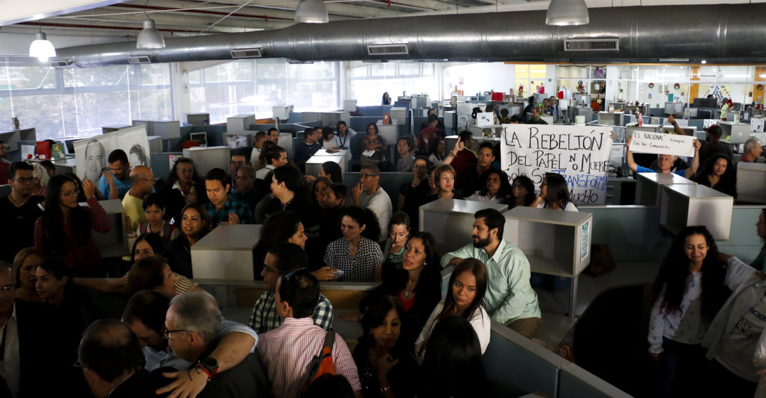 Trabajadores de El Nacional se reunieron el último día de su publicación impresa