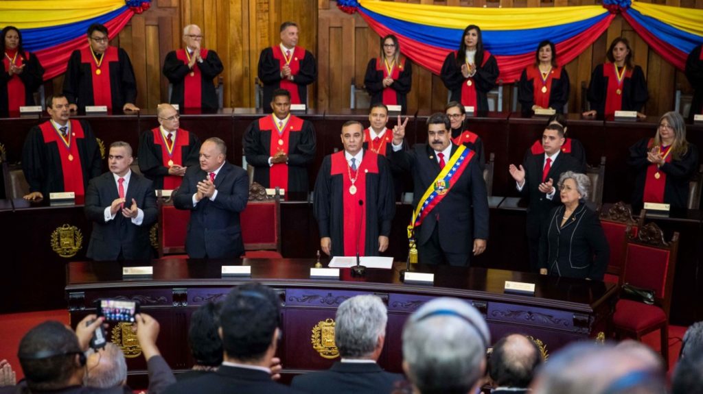 Maduro jura para segundo período y será presidente de Venezuela hasta 2025
