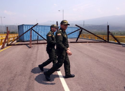 En la frontera se espera la entrada de la ayuda humanitaria