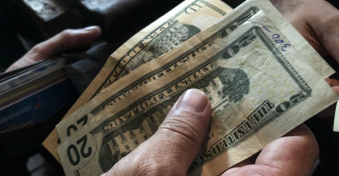 Venezuela se dolariza. Los bolívares son insuficientes