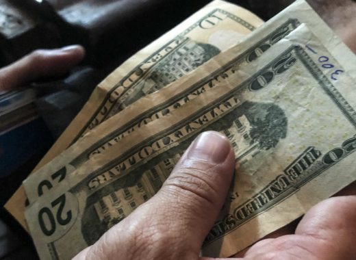 Venezuela se dolariza. Los bolívares son insuficientes