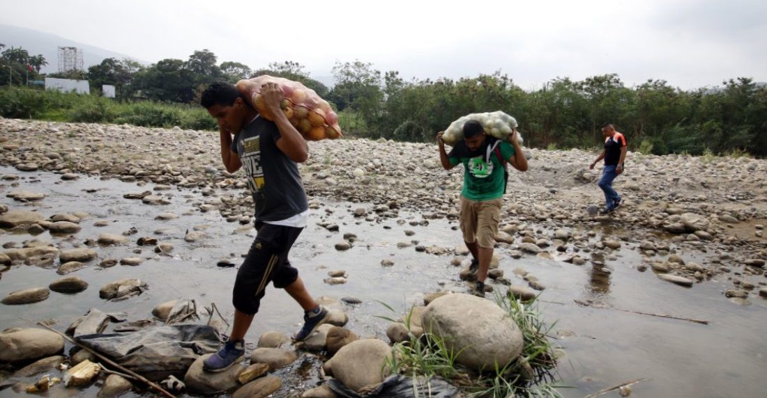 Trocha en la frontera entre Colombia y Venezuela