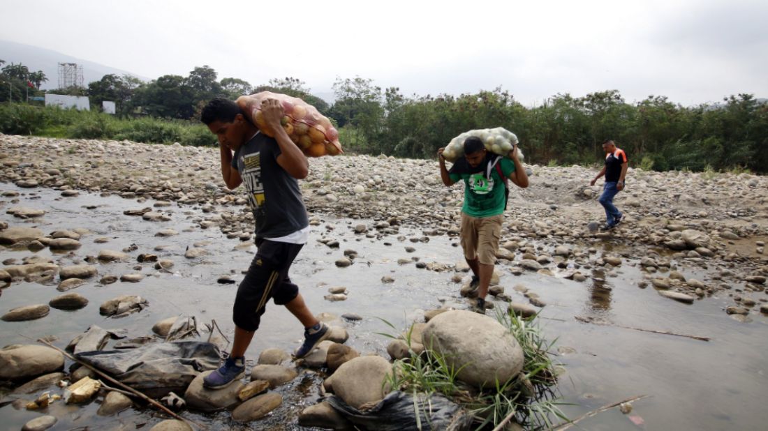 Trocha en la frontera entre Colombia y Venezuela