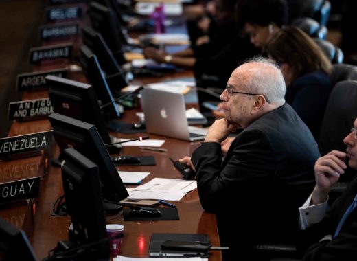 El representante de Venezuela Gustavo Tarre Briceño