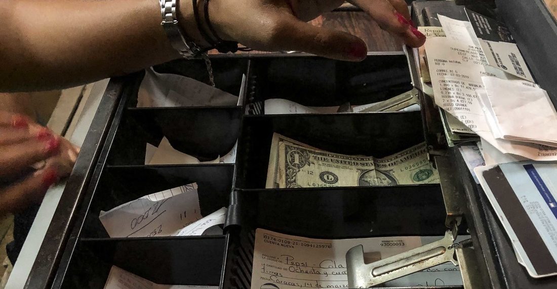 Te compro tu dólar: negocio del billete feo